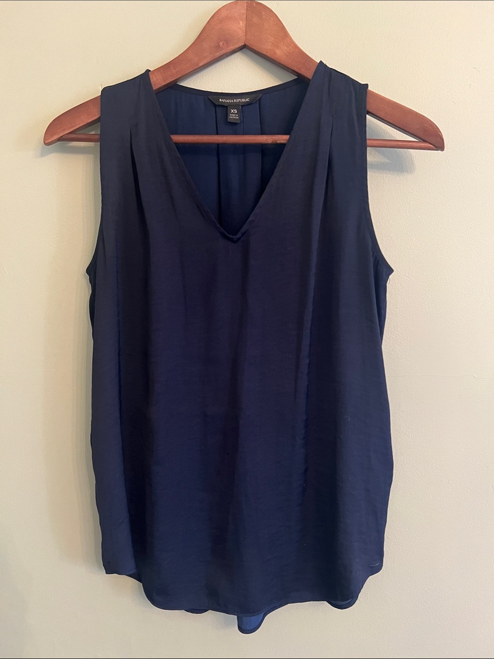 Banana Republic Navy V-Neck Sleeveless Camisole
